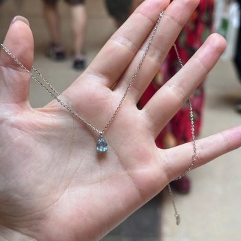 Sky Blue Topaz Water Drop Necklace for Women, Exquisite, Compact, Cool, Simple, Versatile and High-End Clavicle Chain