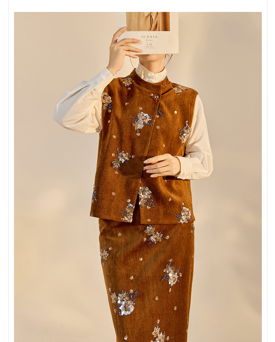 Bộ ba món nữ gồm áo khoác dài tay thêu đính cườm, chân váy chữ A và áo vest — Áo vest đính cườm (giao hàng trong 7 ngày), Áo vest đính cườm (giao hàng trong ngày), Váy thêu cườm (giao hàng trong 7 ngày), Váy thêu cườm (giao hàng trong ngày)