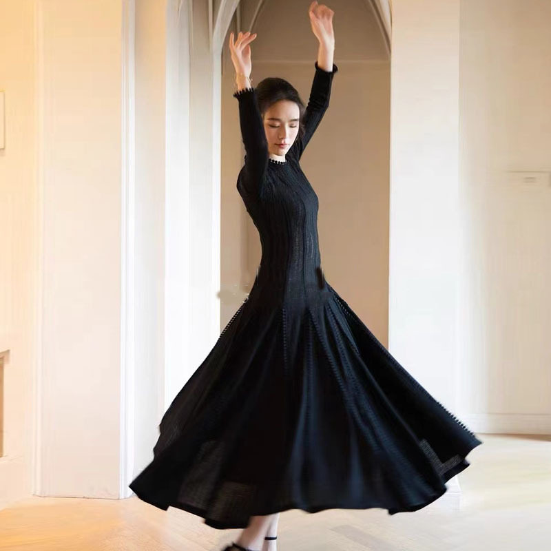 Đầm maxi nữ thắt eo cổ tròn không tay dáng suông — Trắng (không tay), Đen (không tay), Trắng (tay dài), Đen (tay dài) chi tiết 11