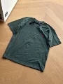 T-shirt dark green red label