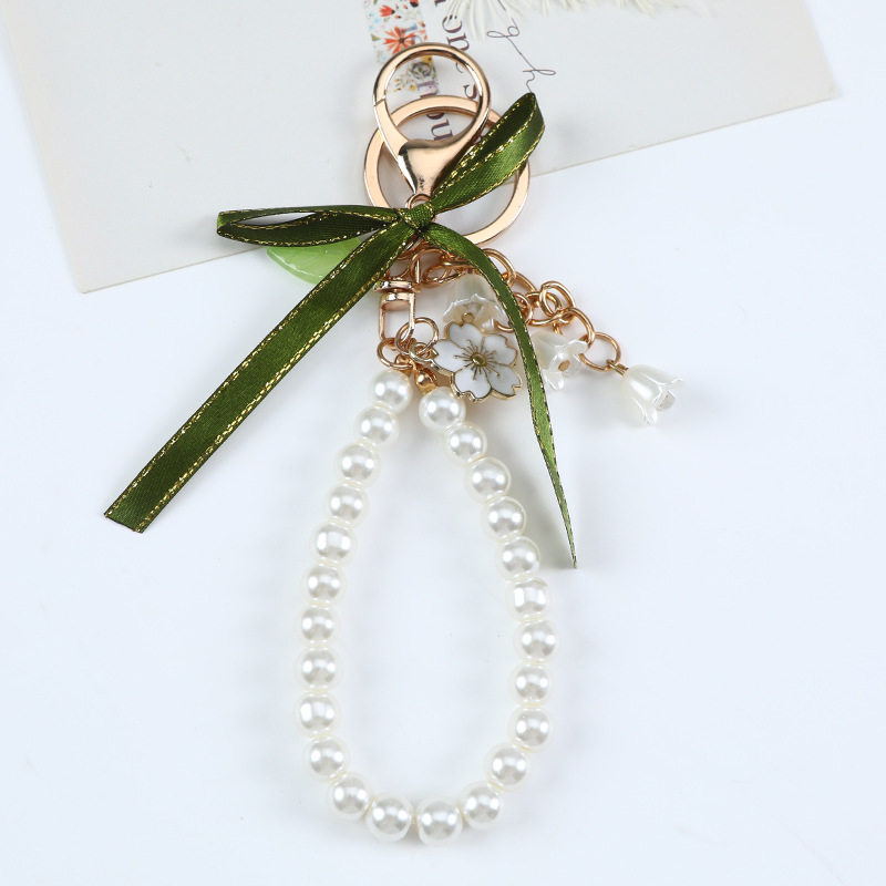 New Green Ribbon Car Keychain Pendant Creative Lily Flower Pearl Chain Hanging Headset Bag Decoration