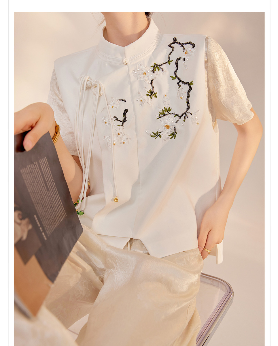 Áo vest nữ cổ đứng thêu nổi cài khuy phong cách thanh lịch — Ngọc Bích Đen (Giao Hàng Ngay), Trắng tuyết satin (tóc làm trong ngày)