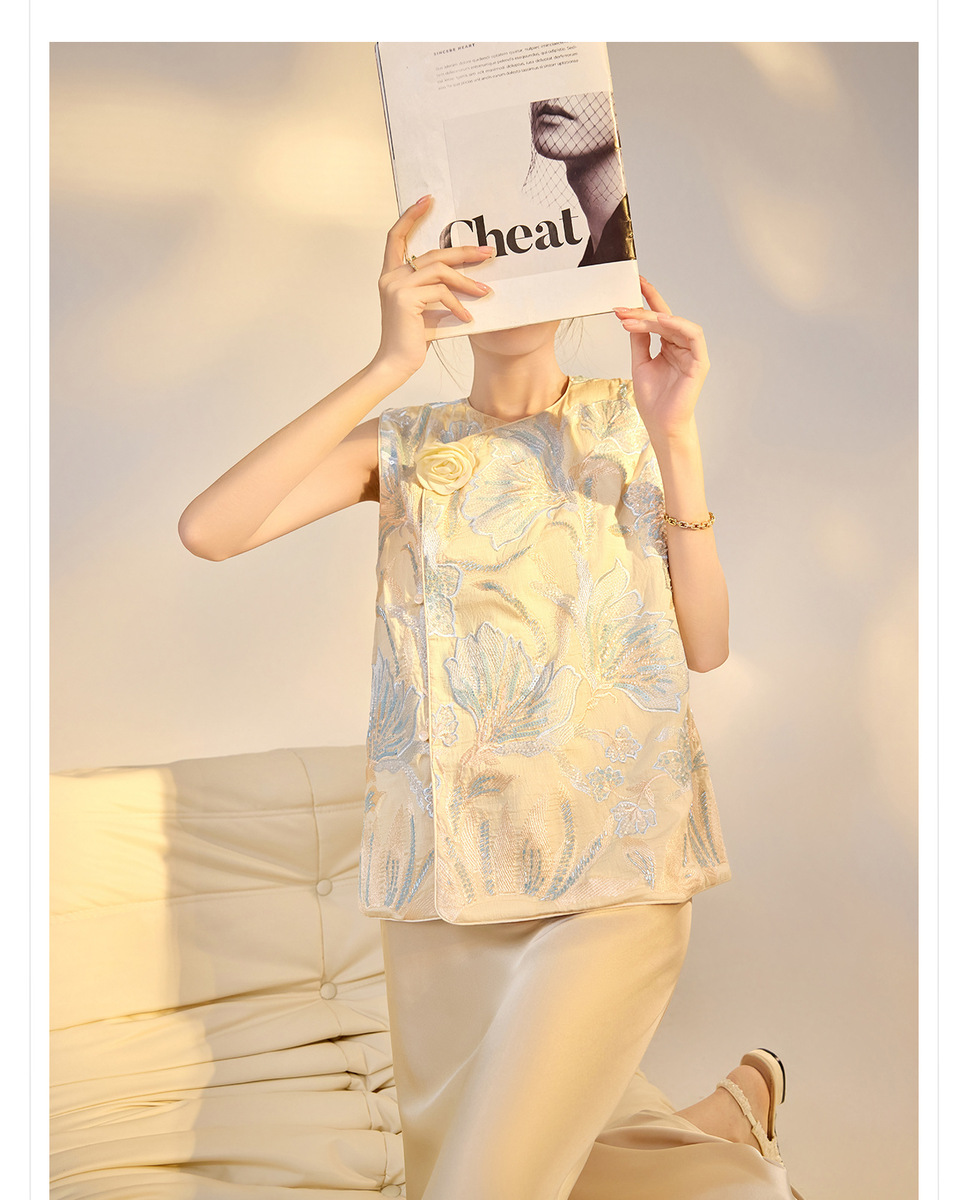 Áo vest nữ không tay thêu hoa nổi chất liệu satin phối họa tiết cành hoa — Hồng xanh (phát hành cùng ngày), Màu xanh hồng (giao hàng trong 7 ngày), Màu xanh mơ (giao hàng trong 7 ngày), Màu xanh mơ (phát hành cùng ngày)