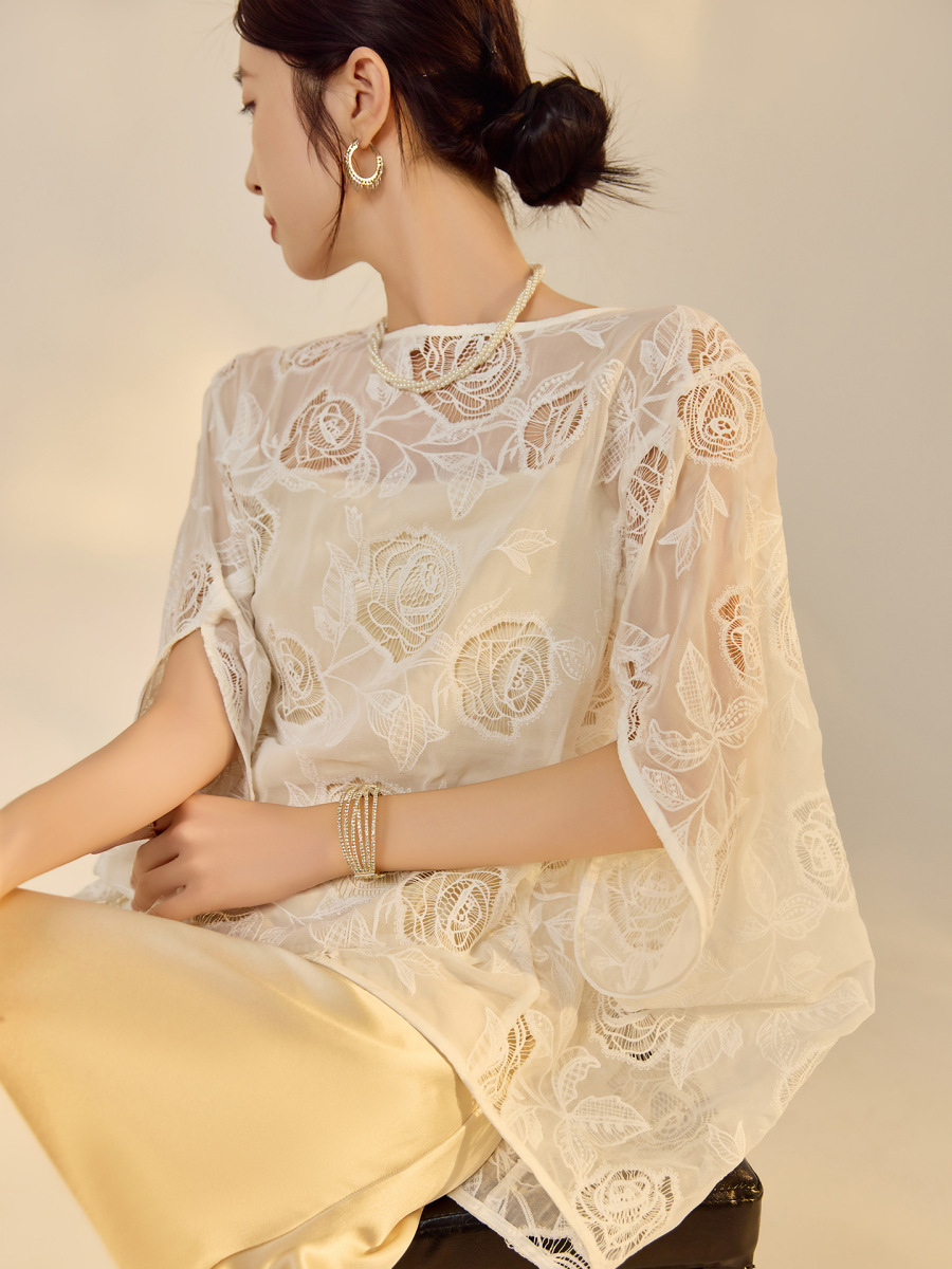 Set áo tay cánh dơi thêu hoa hồng kèm váy hai dây dài — Áo, Váy hai dây
