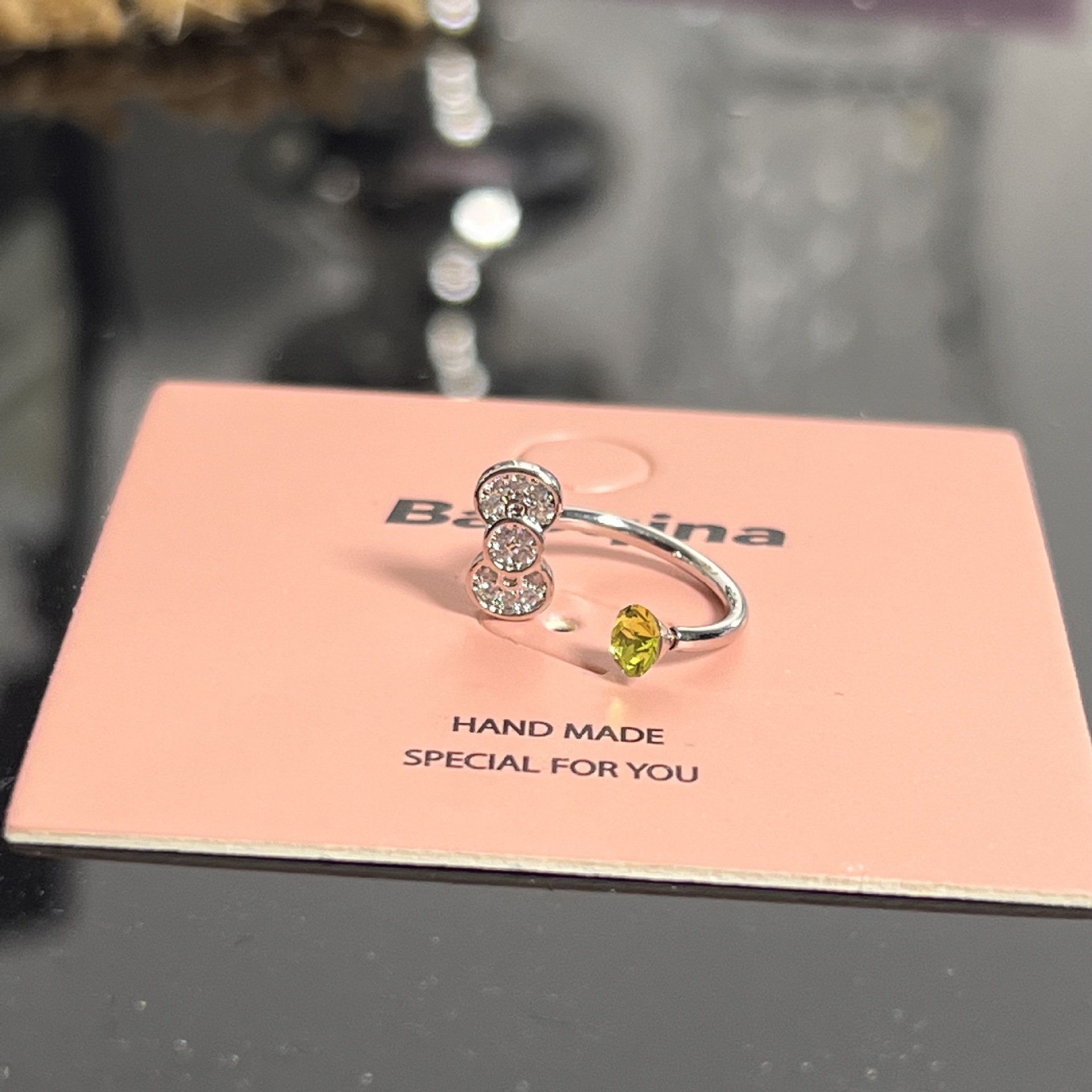 990 オリーブ+ボウタイ ホースシューリング(シングル)