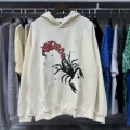 Black spider [apricot hooded sweatshirt]
