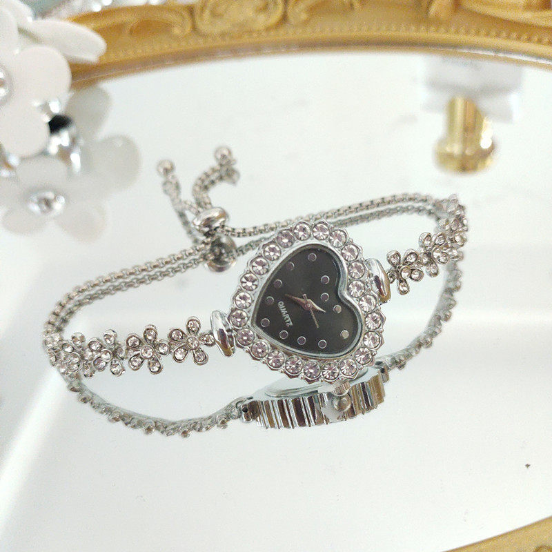 跨境外贸爆款爱心镶钻时尚女士手表抽拉式女款学生桃心手链表批发