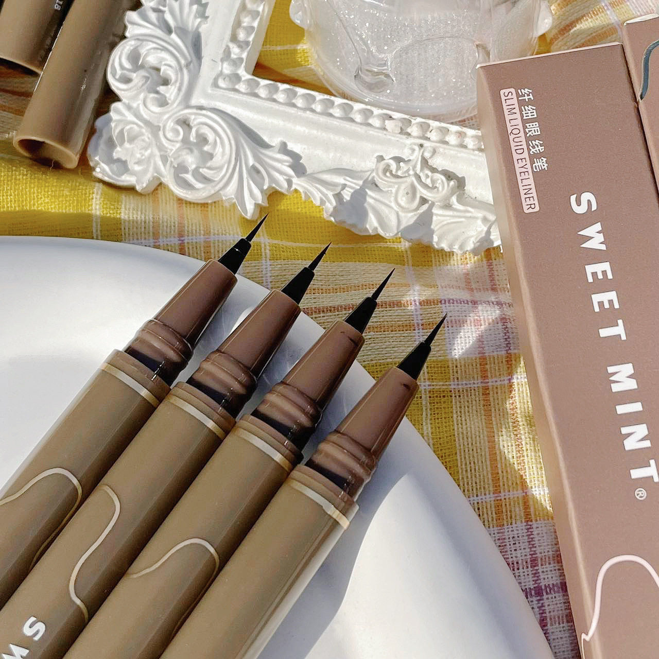 Sweet mint slim eyeliner very thin waterproof sweat-proof non-blooming brown liquid silkworm pen wholesale makeup