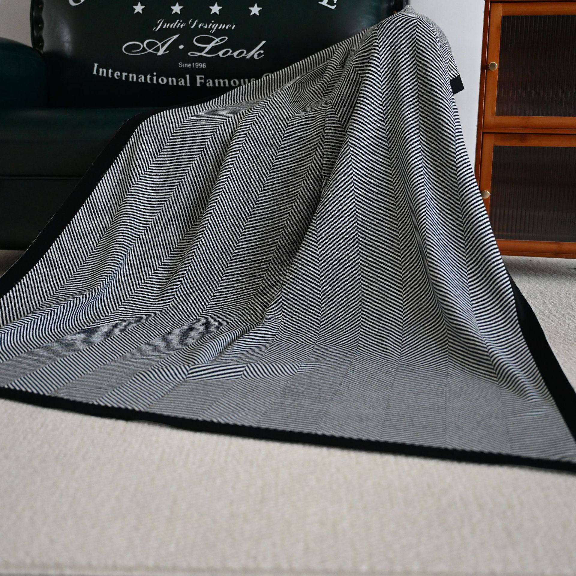 A35 Knitted Blanket, 12-Gauge Herringbone Pattern, Light Luxury Airline Blanket, First-Class Leisure Blanket, Guesthouse Bed-End Throw Blanket, Yarn Blanket