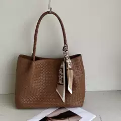 Woven Tote Bag 2026 New Model for Commuting, Color-Blocking, Large Capacity, Fashionable, High-Quality, Single-Shoulder Handbag