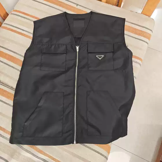 2025 Early Spring New Nylon Triangle Logo Multi-Pocket Work Vest Men's Casual Zipper Vest Jacket