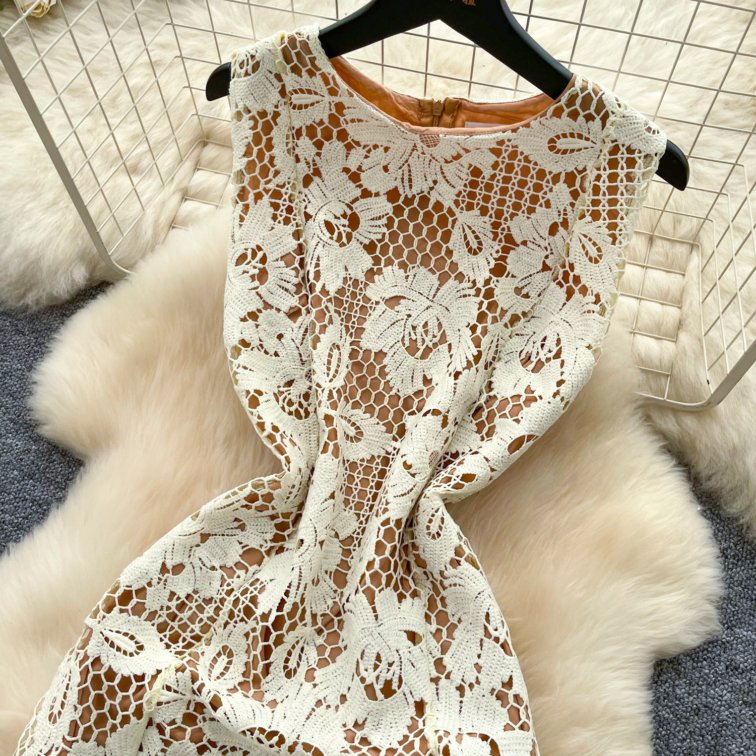 French Romantic Style Lace Hollow Out Sleeveless Dress High Waist A Line Silhouette Elegant Summer Long Dress Wholesale