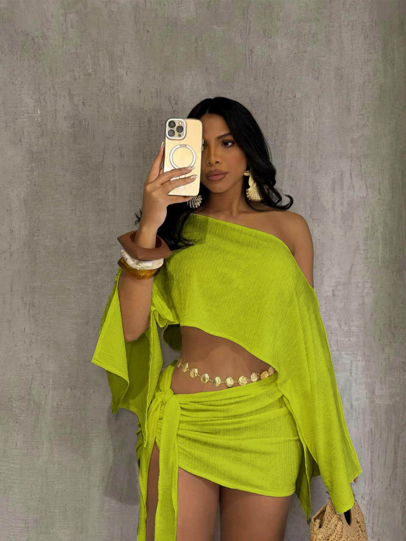 A740 时尚 优雅性感海边度假风透气斜领露肩上衣绑带包臀短裙套装