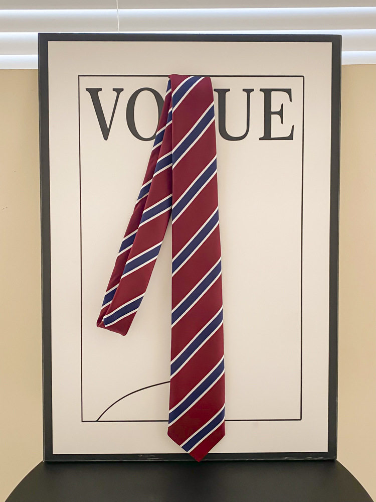 青と白の厚手の三ツツイル赤底ネクタイ - 約140cm