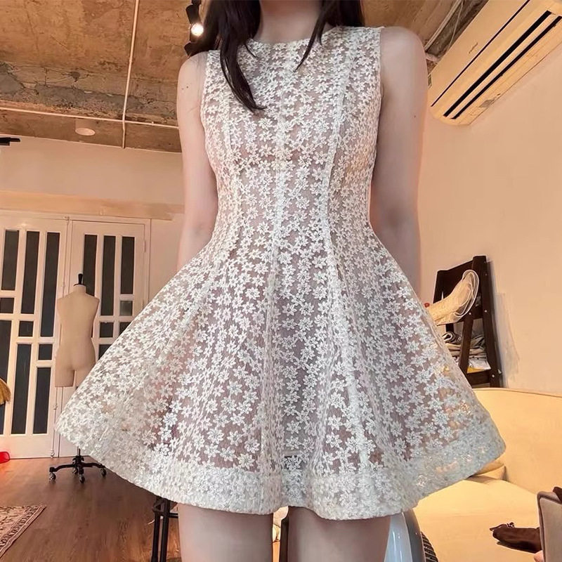 Đầm maxi nữ thắt eo ren hoa 3D tay loe — Trường An chi tiết 2