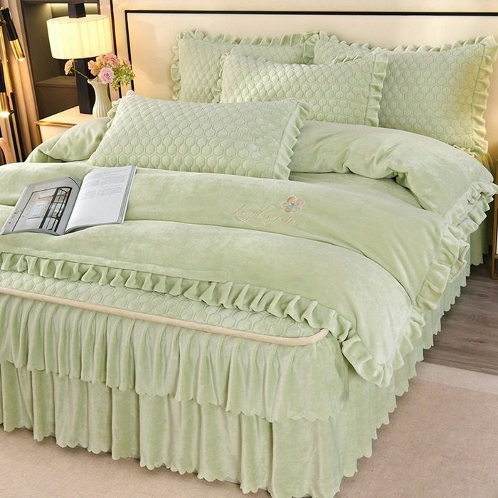 Thickened Lace Milk Velvet Four-Piece Winter Bed Cover Quilted Bed Skirt Set High Weight Double-Sided Velvet Duvet Cover Bed Sheetss