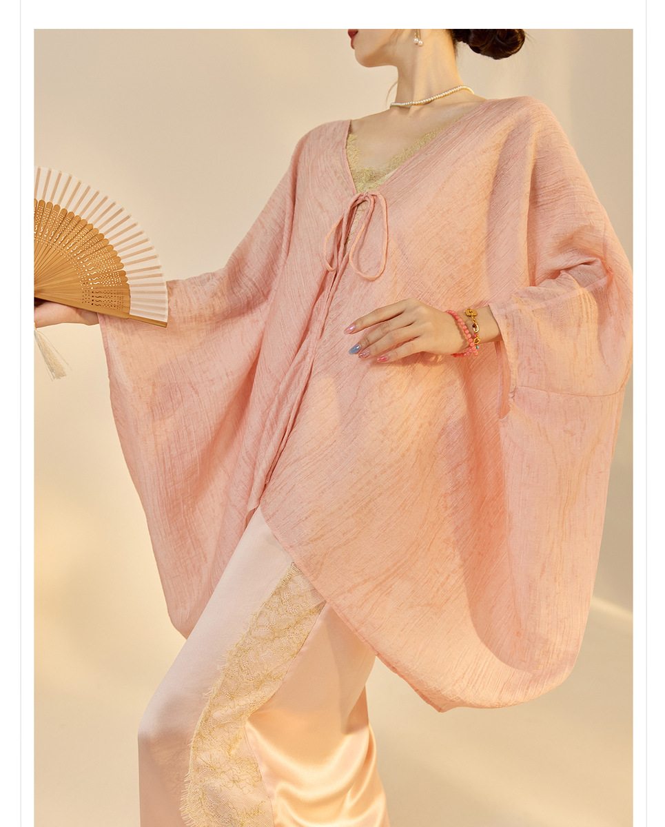 Set áo khoác cardigan dáng rộng phối váy hai dây ren gợi cảm — áo khoác màu hồng, Áo khoác mơ, váy treo