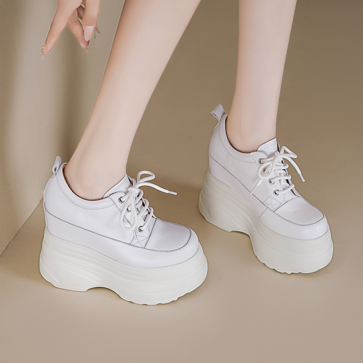 Giày sneaker nữ da bò đế dày tăng chiều cao 14cm dây buộc — Màu đen, Màu trắng