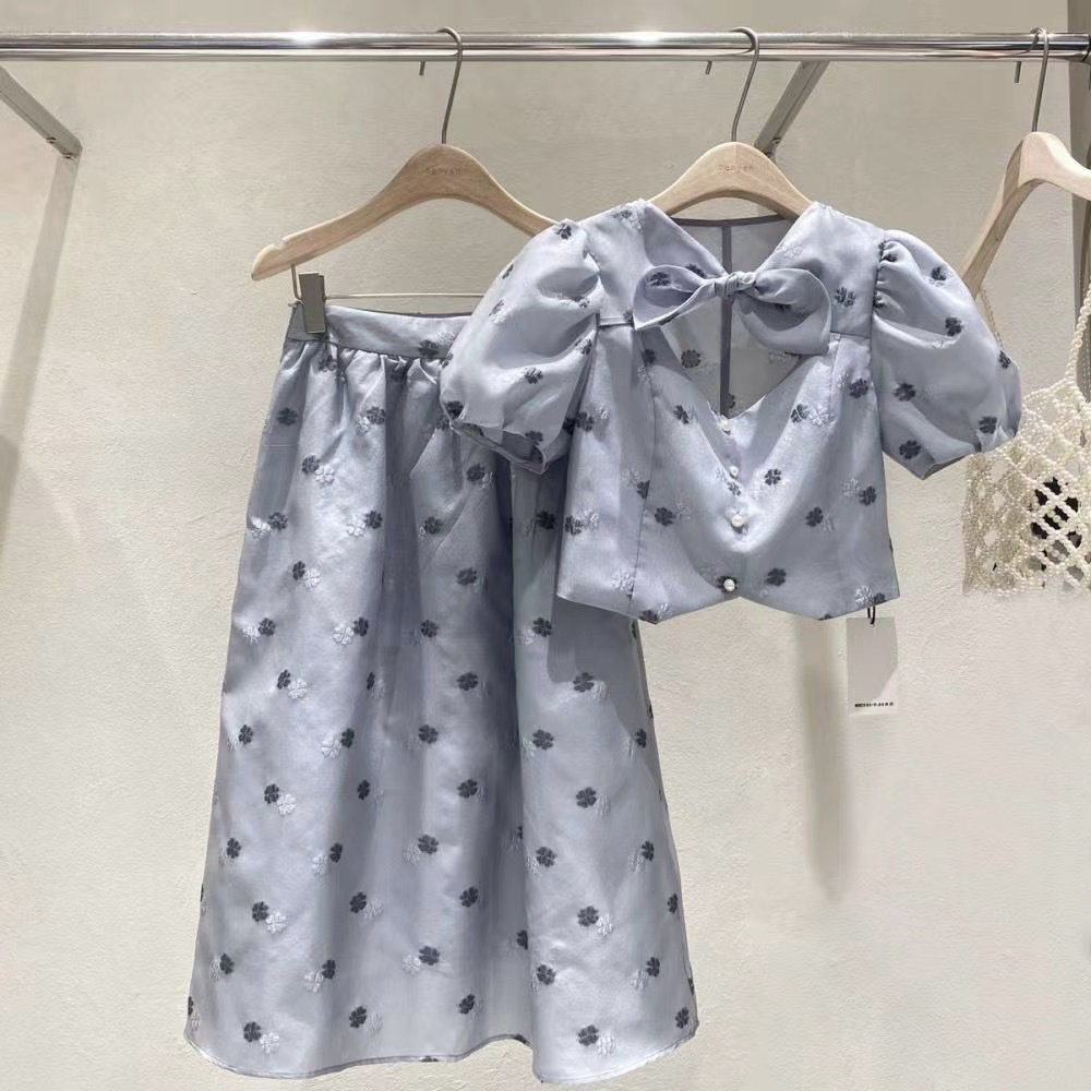 Đầm maxi nữ thắt eo tay bồng họa tiết hoa cổ tròn — Xám xanh
