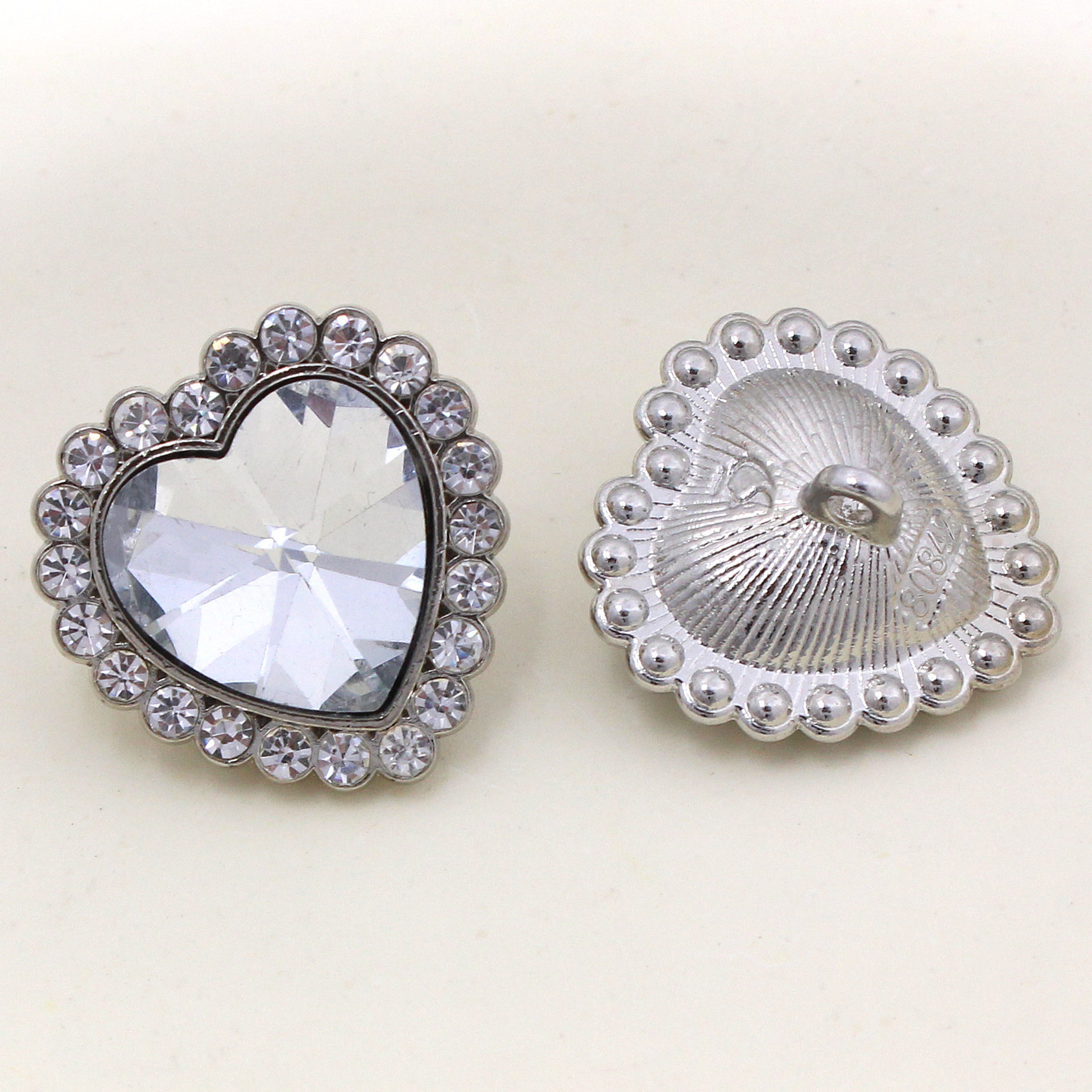 Love Metal Small Fragrant Diamond Buckle, Exquisite Crystal Diamond-Encrusted Hand-Stitched Buckle, Suit Jacket Button, New Launched Button