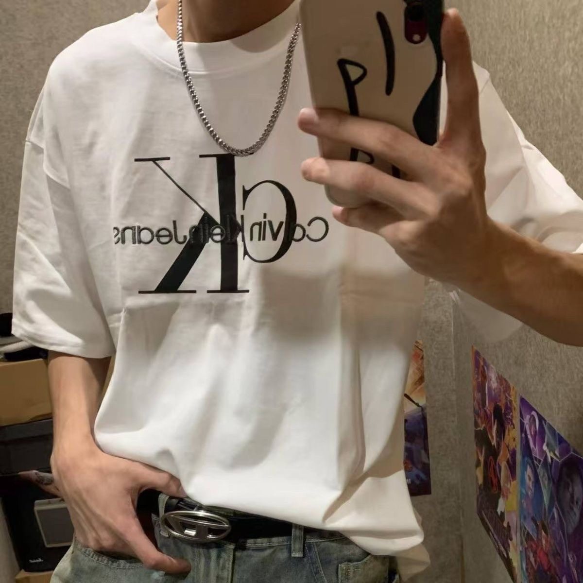 ホワイトの小文字刺繍