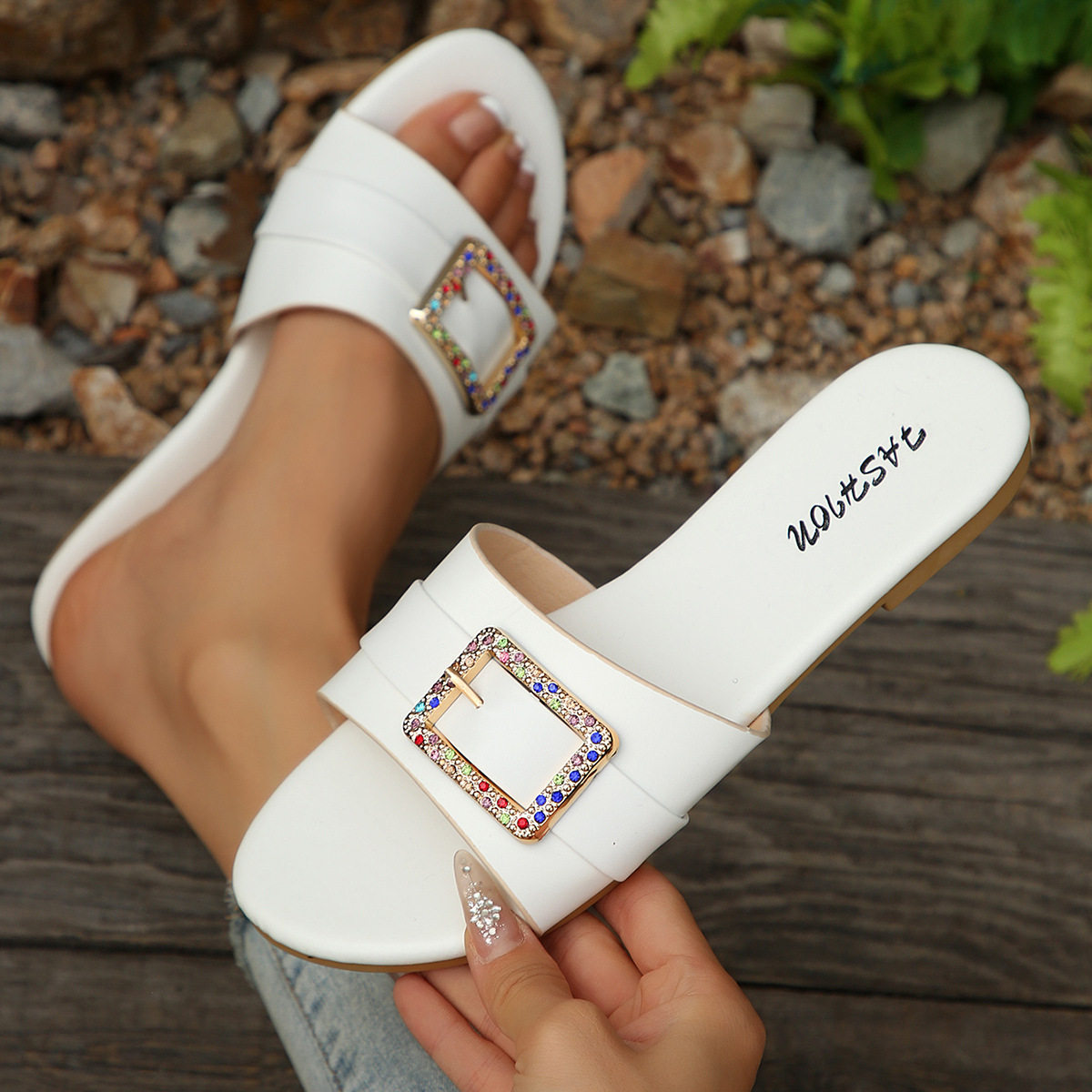 Cross-Border Women's Shoes Wholesale New Fashion Slippers Classic Temperament Versatile Solid Color Metal Decoration Round Toe Flat Sandals