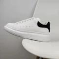 Black velvet tail