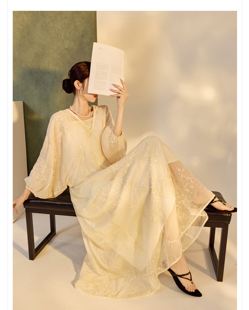 Đầm maxi nữ thêu họa tiết hoa tay phồng cổ chữ V dáng suông — Gạo sợi mây (giao hàng trong 7 ngày), Gạo sợi mây (giao hàng trong ngày)