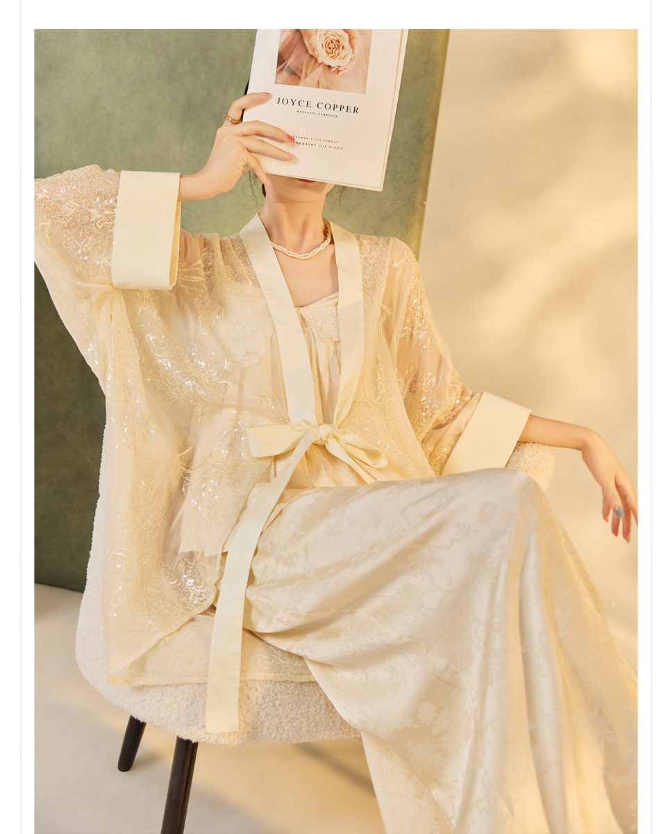 Set ba món nữ gồm áo hai dây thêu, áo khoác cardigan và quần dài — dây đeo, quần, áo khoác
