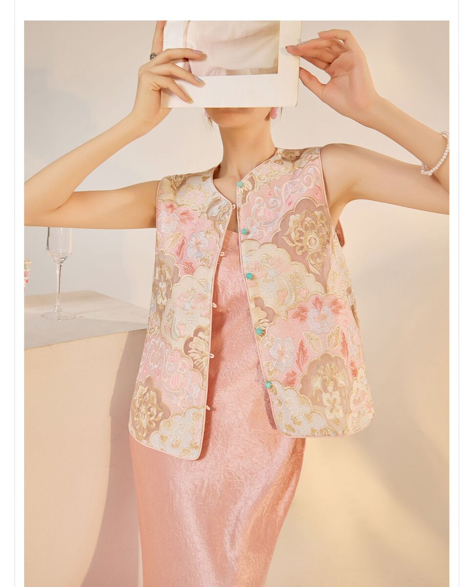 Áo vest nữ dáng gile thêu hoa cúc tơ tằm cao cấp — Áo vest màu hồng mơ (giao hàng trong 7 ngày), Áo vest màu hồng mơ (giao hàng trong ngày)