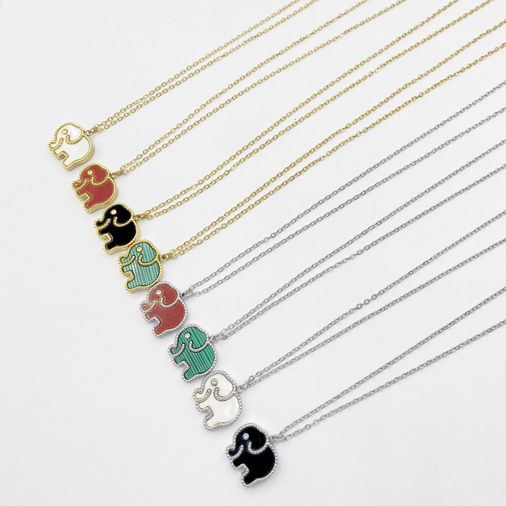 Auspicious baby elephant black and white double-sided beaded shell white fritillary necklace clavicle chain female titanium steel plated 18K gold