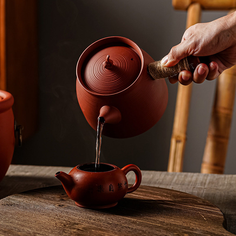 Red Clay Teapot with Threaded Design for Brewing Tea, Suitable for Chaoshan Kung Fu Tea, Made of Original Mineral Clay