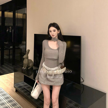Trendy U-Neck Slim-Fit Long-Sleeve T-Shirt Top Autumn Winter Two-Piece Set with Stylish Faux Fur Mini Skirt