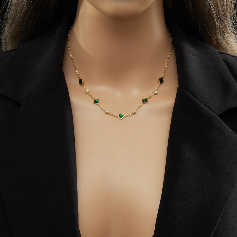 Niche High-End Fashion Gold-Plated Titanium Steel Square Emerald Inlaid Rhinestone Accessories Clavicle Chain Necklace Wholesale