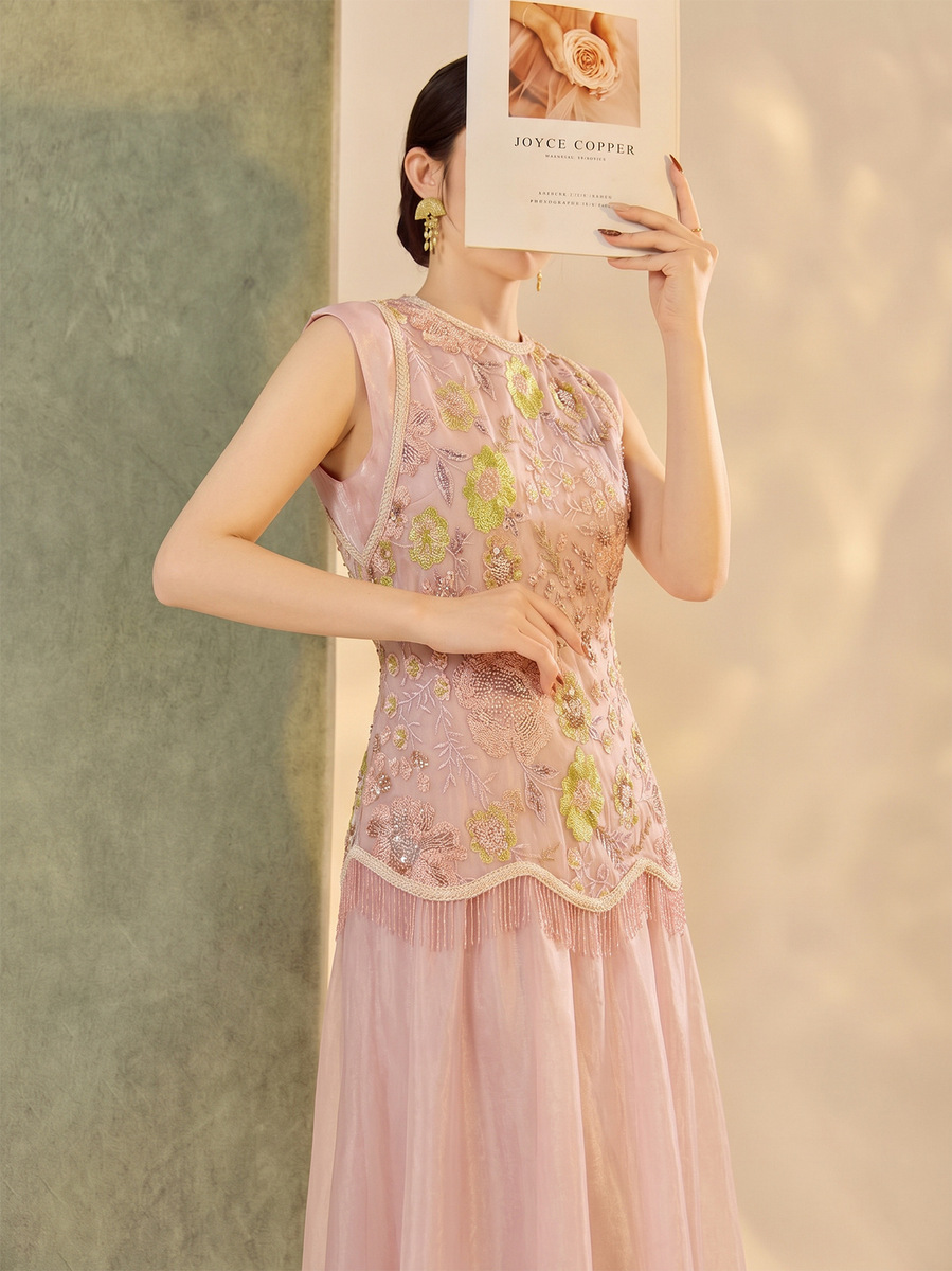 Đầm nữ cổ tròn không tay dáng chữ A thêu hoa đính cườm phối lưới và tua rua — Màu hồng
