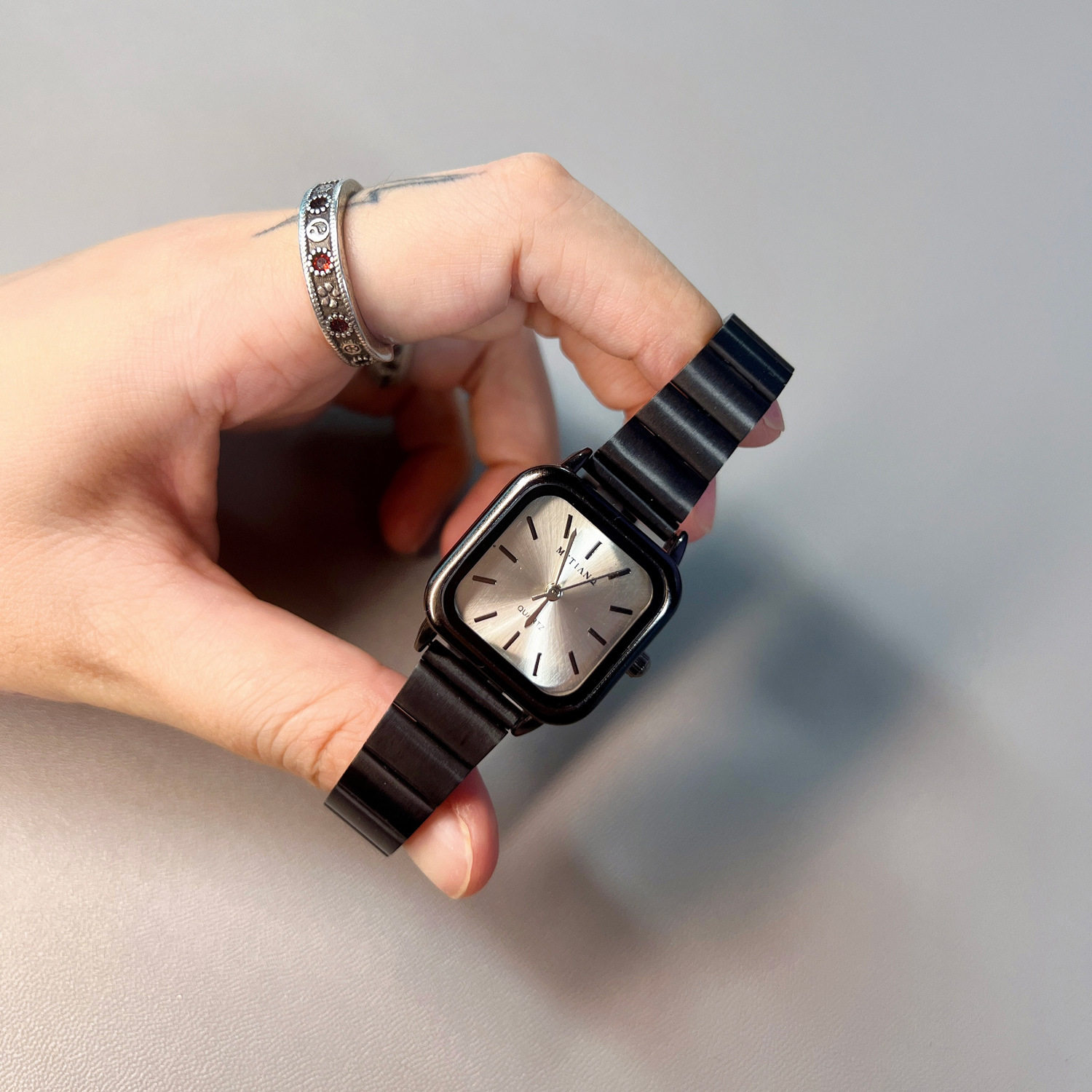 O1CN01ZHqqYE1s4biUc1KXC !!2207278445713 0 cib