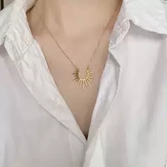 European and American Light Luxury 18K Gold Collarbone Chain Necklace Women Titanium Steel Color-free Hot Pendant Jewelry Cross-border Foreign Trade