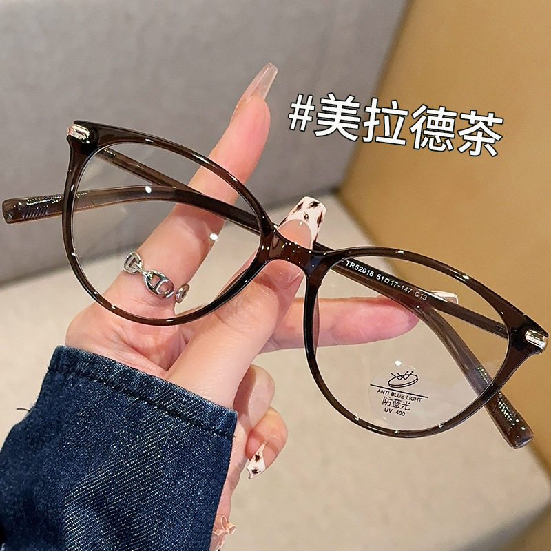 Black Frame Cat-Eye Glasses That Make the Face Look Smaller, Natural Look Artifact, Ultra-Light Myopia Glasses for Women, Danyang Glasses 52016 Plain Glasses