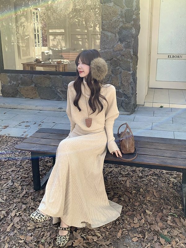 Gentle Apricot-Colored Stacked Collar Knit Top Women's Winter Slimming Flared Skirt Half Skirt Elegant Two-Piece Set