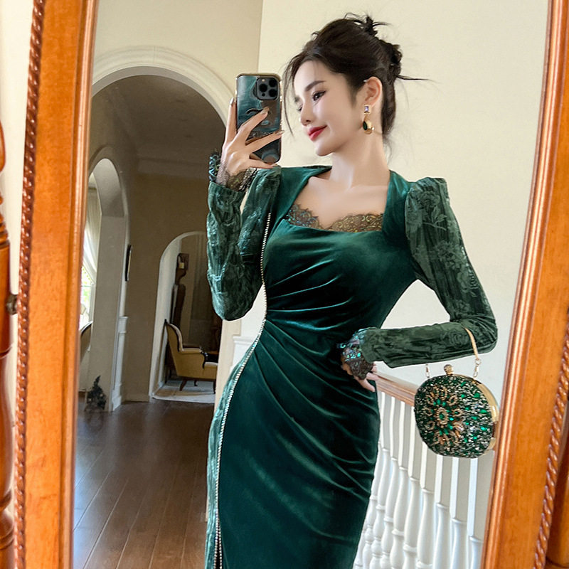 Váy Đầm Nhung Nữ Cổ chữ Vuông Tay Dài Ôm Dáng Xẻ Tà Đính Đá Màu Xanh Lá chi tiết 1