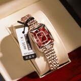 Женские часы швейцарского бренда new small square watch водонепроницаемые кварцевые часы с прямой трансляцией one piece от имени декоративных стрелок календаря