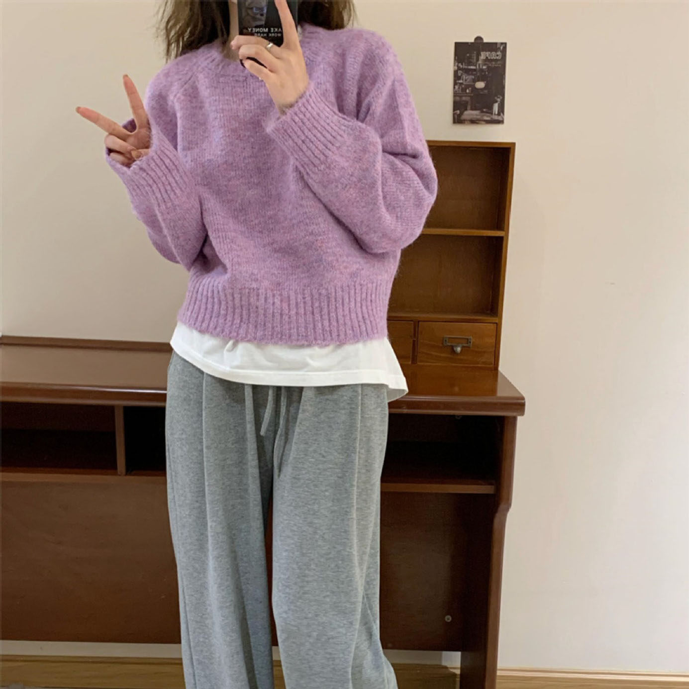 Áo len nữ cổ tròn màu trơn, phong cách trẻ trung và hiện đại