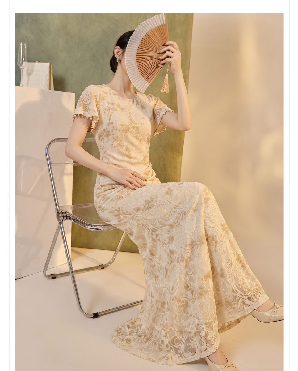 Đầm dài nữ dáng ôm đuôi cá cổ tròn tay ngắn họa tiết hoa — Vàng mơ