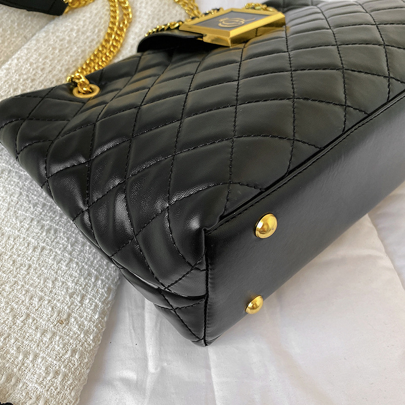 New Summer Live Broadcast Popular One-Shoulder Quilted Chain Large Capacity Simple Fashion Women's Bag 15 O1CN01ZPfOvj1Lhe4ygSF27 !!2214150501331 0 cib