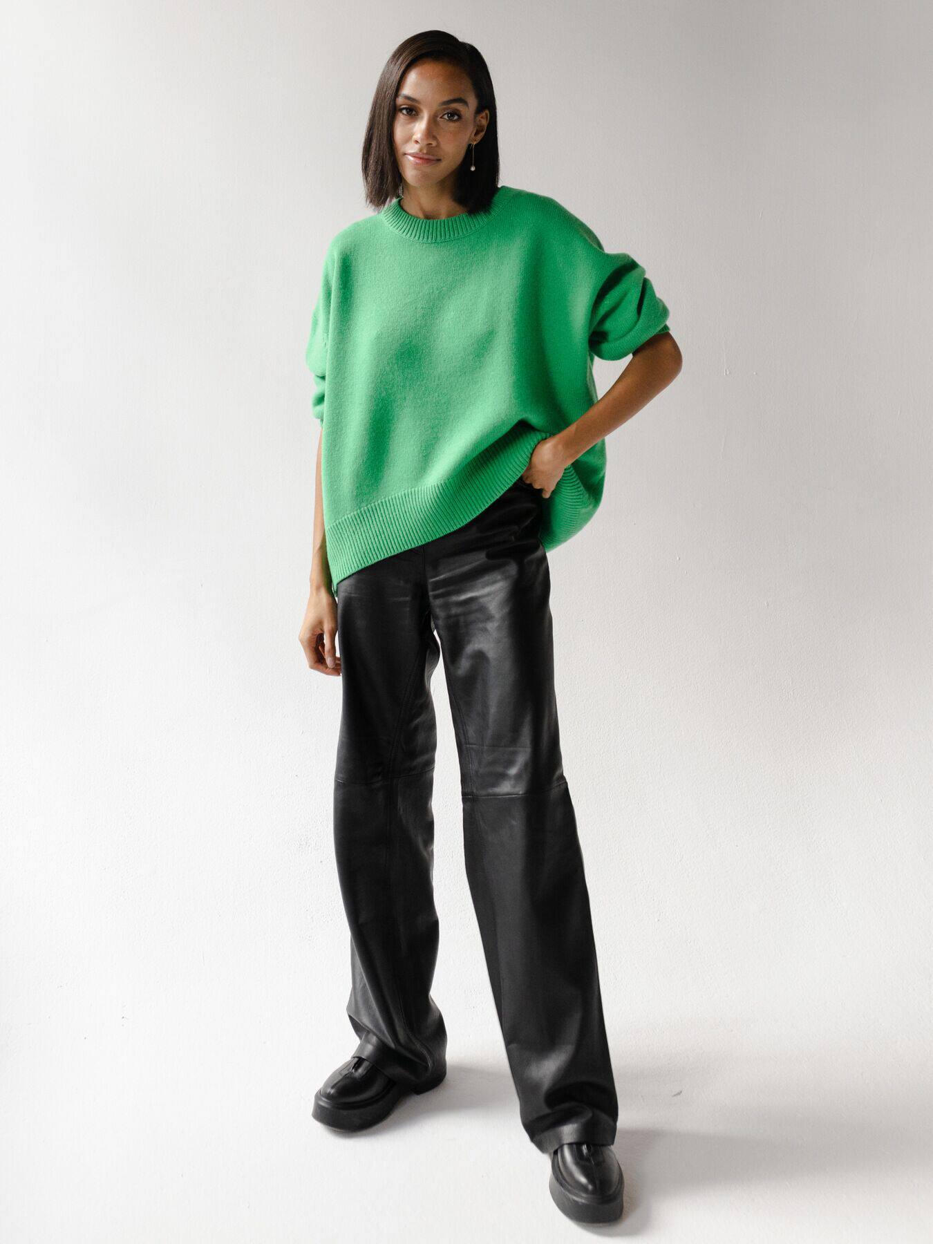 Womens Knit Sweater Round Neck Loose Fit Solid Color Autumn Winter Fashion Wholesale Available