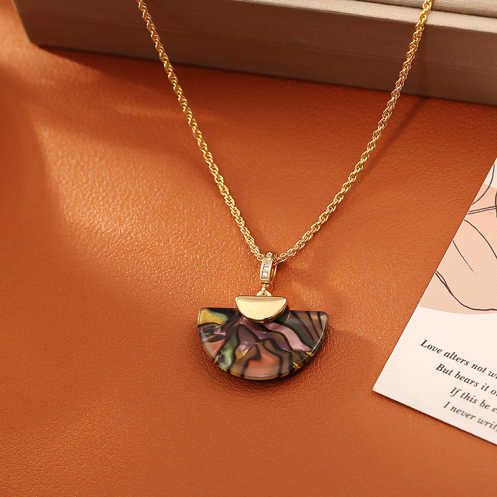 Source Factory Fan-Shaped Abalone Necklace Simple Fashion Light Luxury High-End Clavicle Chain Romantic Internet Celebrity Style Earrings