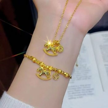 Get Rich Immediately, Sand Gold, Sparkling Crushed Ice, Golden Trojan Horse Necklace, Pony Copper Coin Bracelet, Stacked High-End Clavicle Chain