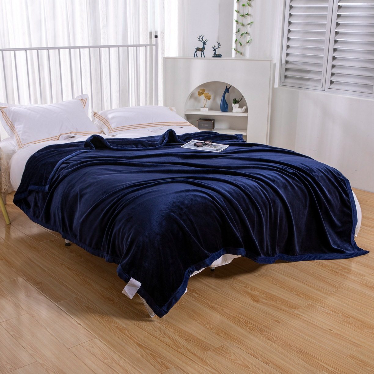 New 500g Simple Double-Sided Thickeneded Technology Warm Velvet Blanket Dormitory Lunch Break Blanket Single and Double Bed Home Blanket