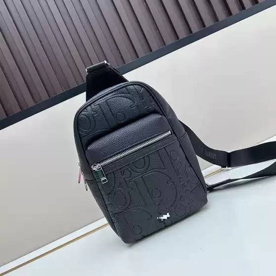 D Brand Women's Large-Capacity Solid Color Soft Leather Letter-Stitched Bag, Fashionable and Trendy, Lightweight and Wear-Resistant Genuine Leather Backpack