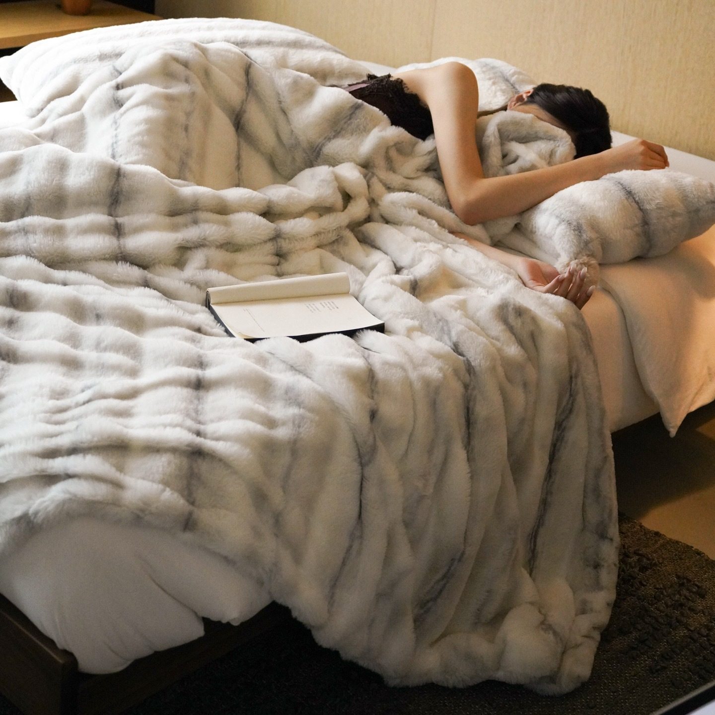 Snow Velvet Stripesd Accessible Luxury Rabbit Mink Blanket Long Fur Office Shawl Blanket Nap Air-Conditioned Sofa Blanket